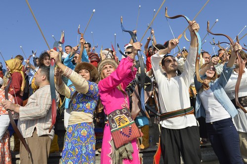 Ktibim Festivali'nde oklar bar iin atld