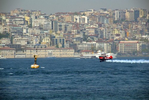 Trk Yldzlar ve Solo Trk'den Tarihi Kz Kulesi zerinde Muhteem Gsteri