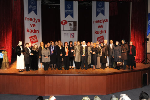 Aile ve Sosyal Politikalar Bakan Fatma ahin skdar'da Kadn ve Medya konulu panele katld