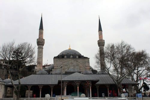 skdar Mihrimah Sultan Camii yeniden ibadete ald