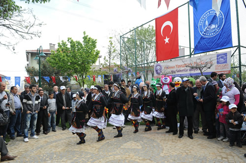 skdar, Mor Salkmlarla enlendi