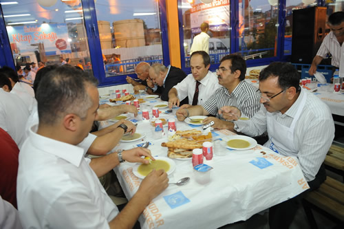 skdar'da Ramazan'n ilk iftar