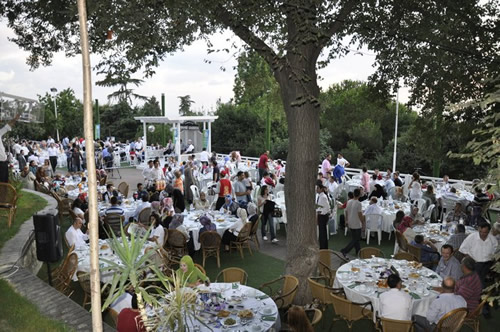 skdar Rizeliler Dernei 3. Geleneksel Ramazan ftar 10 Austos 2011 aramba akam Kk amlca Bambi Garden'de youn katlmla gerekleti.