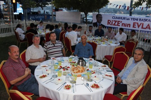 skdar Rizeliler Dernei Geleneksel Ramazan ftar 2014