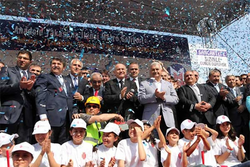 skdar-mraniye-Sancaktepe Metro Hatt'nn temeli Bakan Binali Yldrm, Bakan Kadir Topba ve AK Partili yneticilerin katlmyla atld.