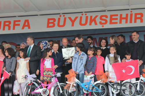 ''Onlar Mutlu Etmek ocuk Oyunca'' kampanyas anlurfa datm grntleri