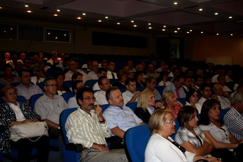 skdar'da 2011-2012 Eitim retim Yl sene ba toplants 7 Eyll 2011 aramba gn zel Bilfen Lisesi konferans salonunda yapld.