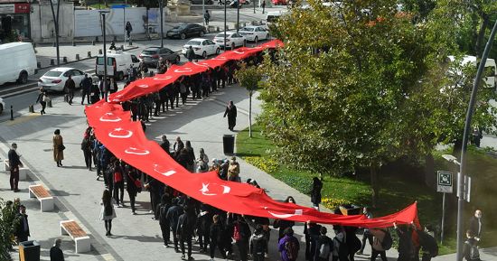 Cumhuriyetimizin 98. kurulu yl skdar'da byk bir cokuyla kutland