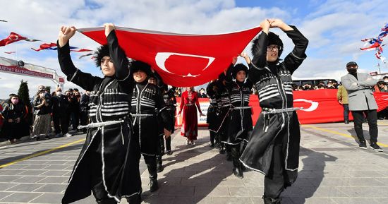 Cumhuriyetimizin 98. kurulu yl skdar'da byk bir cokuyla kutland