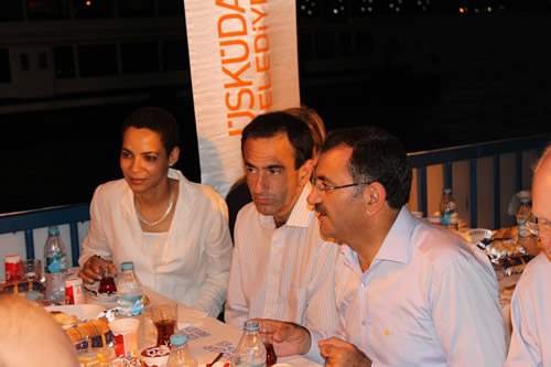 Amerikan Dileri Bakan Yardmcs Philip Gordon skdar'da iftar yemei datt