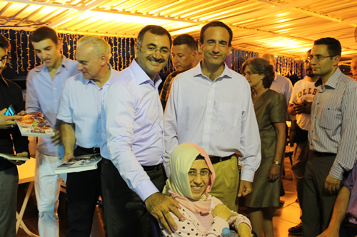 Amerikan Dileri Bakan Yardmcs Philip Gordon skdar'da iftar yemei datt