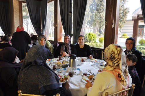 skdar'daki annelerden Dou'daki annelere bar mektubu