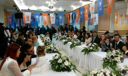 skdar'da 15 Roman ift toplu nikah treniyle dnya evine girdi