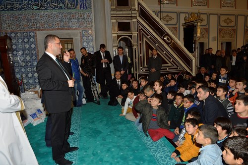 Bilgi Evi rencileri ilk namazlarn Beylerbeyi camii'nde kld