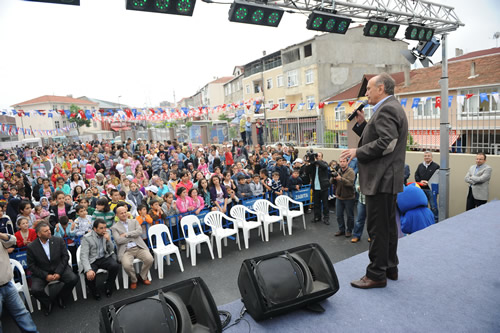 Kadir Topba, Yavuztrk Mahalle enlikleri'ne katld