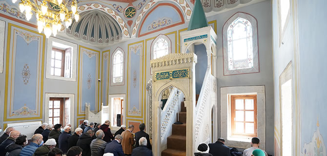 300 yllk tarihi Ahmediye Camii yeniden ibadete ald