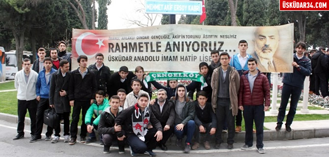 Asım'ın nesli Akif'i kabri başında andı