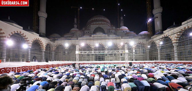 Asrn Mhr amlca Camii'nde ilk namaz klnd