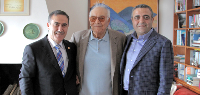 İhsan Özkes, Yaşar Kemal'i ziyaret etti