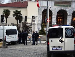 İstanbul Valiliği duvarında bomba bulundu