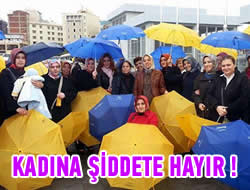 AK Parti'li Kadınlar Şiddete Karşı Şemsiye Açtı