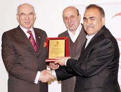 Kzlay'dan ar'ya Anlaml Plaket