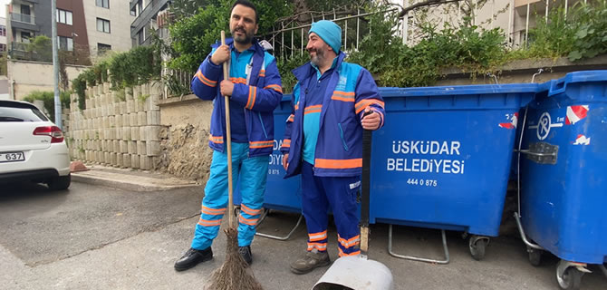 Sanatçı Alişan Üsküdar'da Çöp Topladı, Sokakları Süpürdü