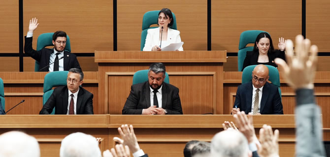 skdar Belediye meclisinde nemli gelimeler yaand
