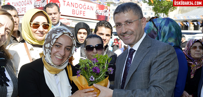 skdar Belediyesi'nden annelere binlerce iek