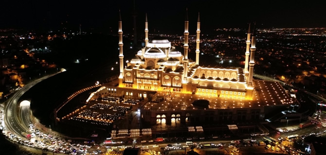 Çamlıca Camii ibadete açıldı