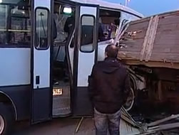 skdar-Harem sahilyolunda yolcu minibs kamyona arkadan arpt: 4 yaral