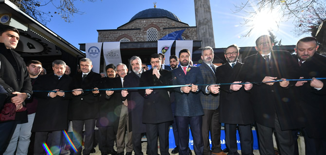 skdar'da restorasyonu tamamlanan inili Camii ibadete ald