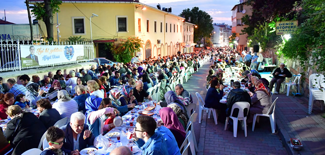 skdar'n Gnl Sofralar binlerce kiiyi arlyor