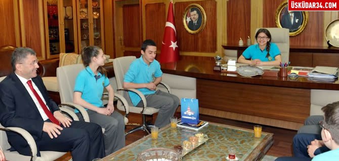 Başkan Türkmen koltuğu öğrencilere bıraktı