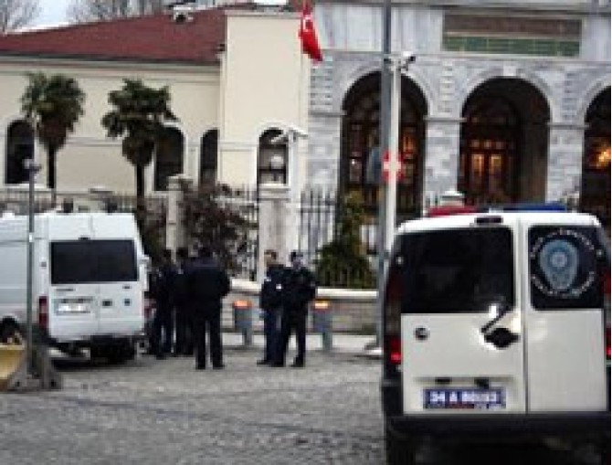 İstanbul Valiliği duvarında bomba bulundu