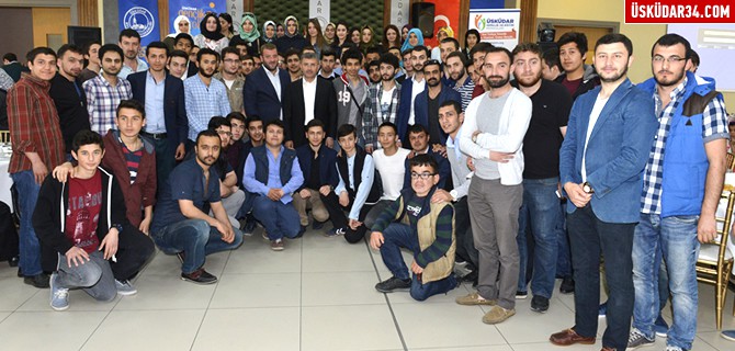 Başkan Türkmen, ilk defa oy kullanacak gençlerle buluştu