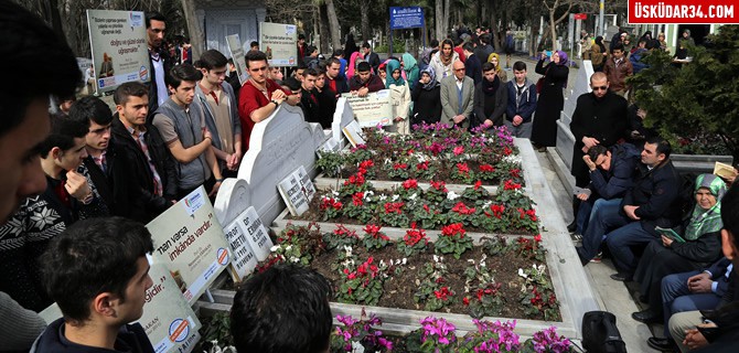 Üsküdarlı gençler Erbakan'ı mezarı başında andı